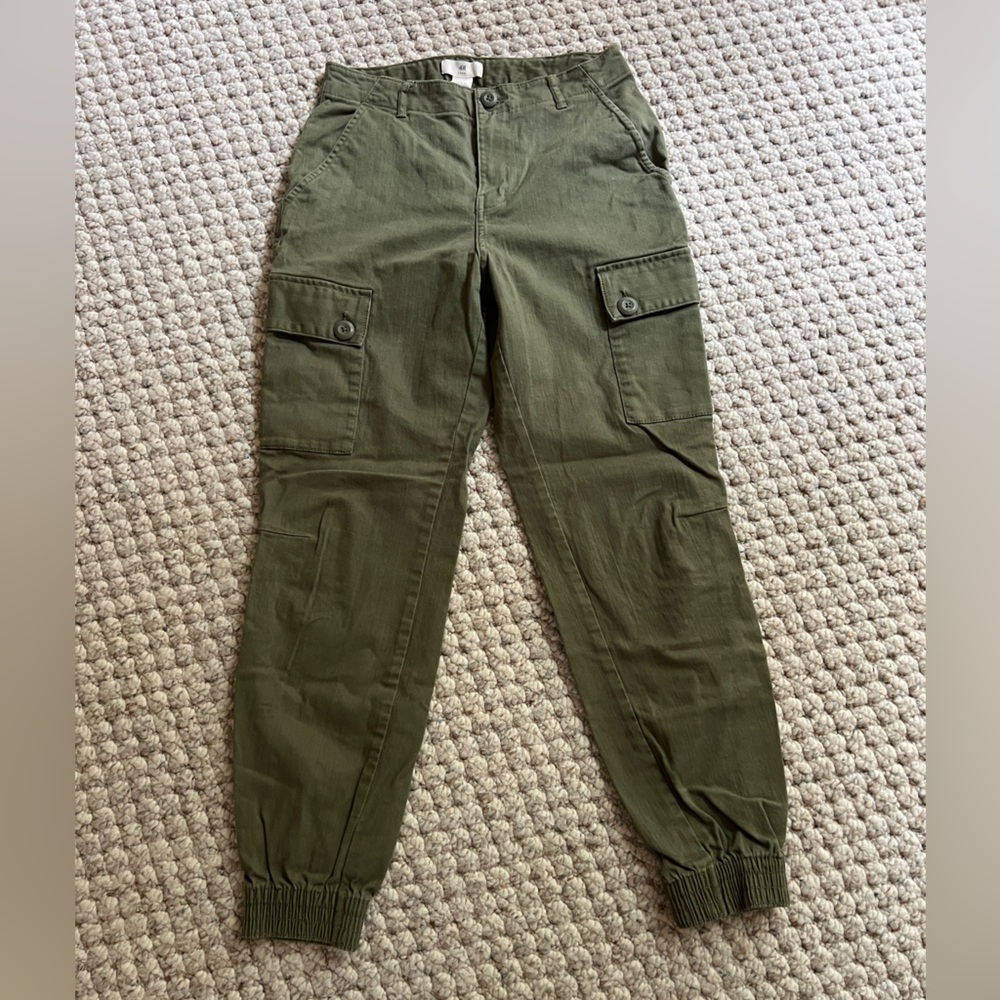 H&M Women’s Olive Cargo Pants